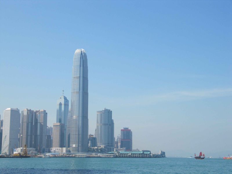 hong kong ifc two tower and aqua luna.jpg